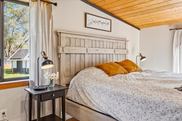 11403 Woodacre Rd, Grass Valley, CA 95949