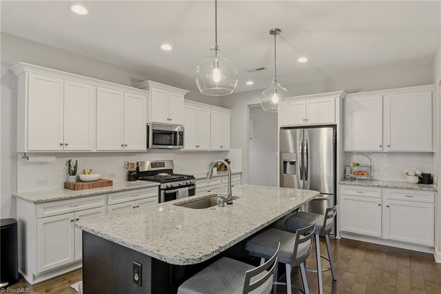 1481 Brockton Lane, Winston-salem, NC 27106