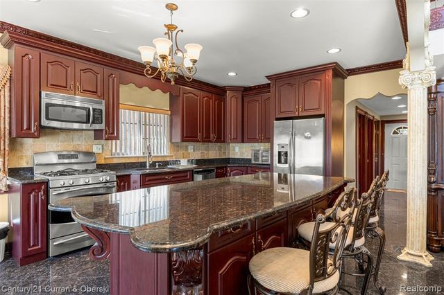 6318 Whitefield Street, Dearborn Heights, MI 48127