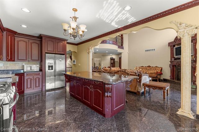 6318 Whitefield Street, Dearborn Heights, MI 48127