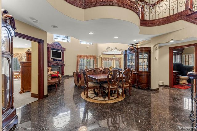 6318 Whitefield Street, Dearborn Heights, MI 48127
