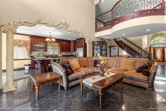 6318 Whitefield Street, Dearborn Heights, MI 48127