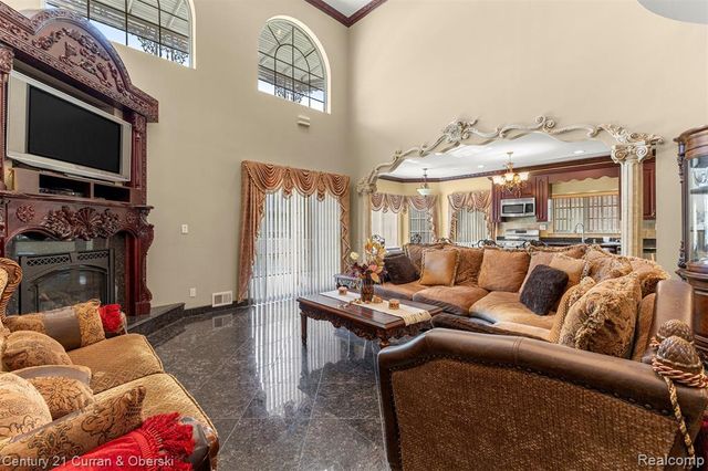 6318 Whitefield Street, Dearborn Heights, MI 48127