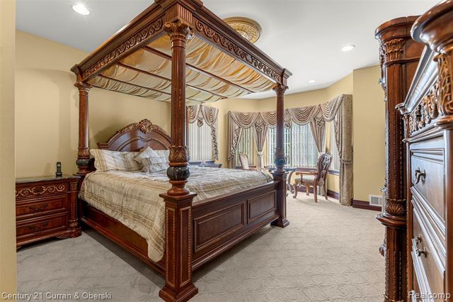 6318 Whitefield Street, Dearborn Heights, MI 48127