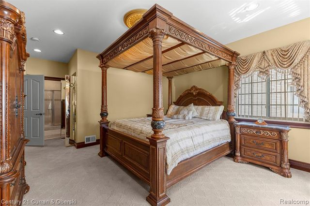 6318 Whitefield Street, Dearborn Heights, MI 48127