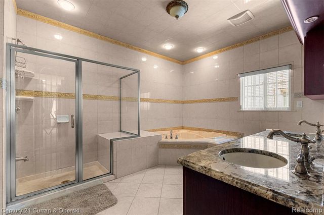 6318 Whitefield Street, Dearborn Heights, MI 48127