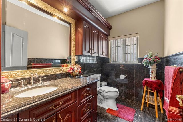 6318 Whitefield Street, Dearborn Heights, MI 48127