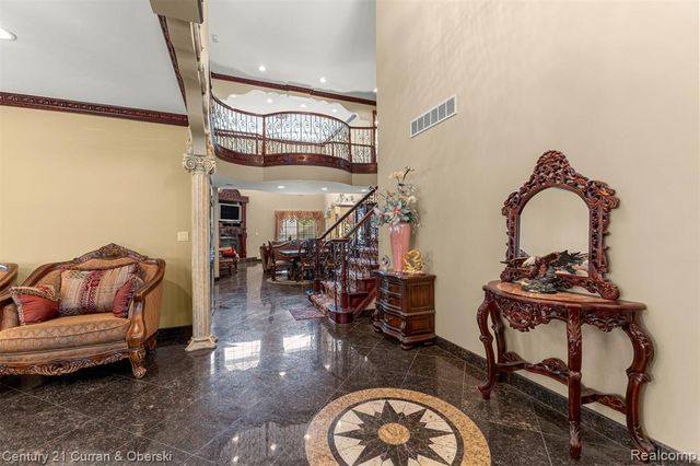 6318 Whitefield Street, Dearborn Heights, MI 48127