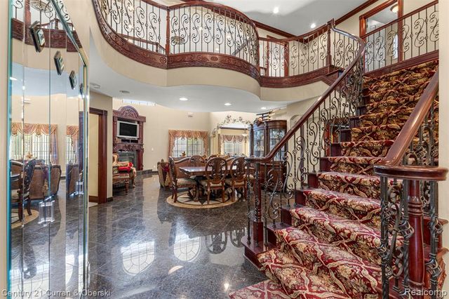 6318 Whitefield Street, Dearborn Heights, MI 48127
