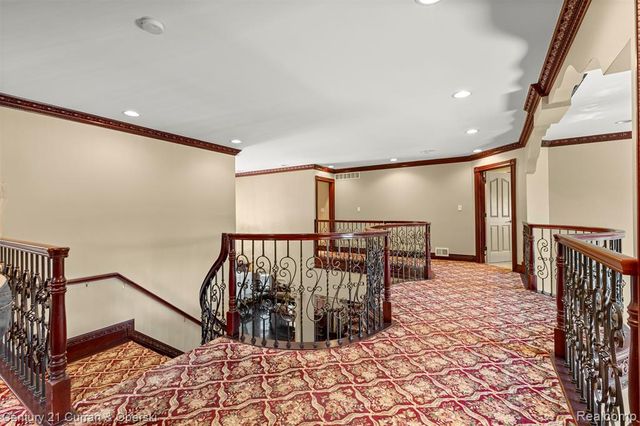 6318 Whitefield Street, Dearborn Heights, MI 48127