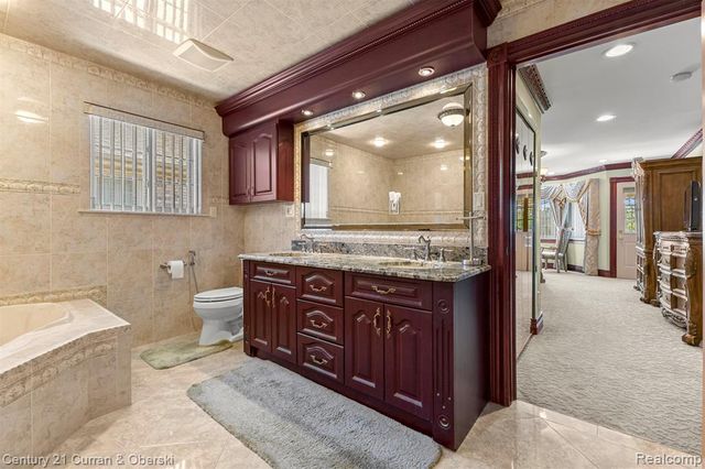 6318 Whitefield Street, Dearborn Heights, MI 48127