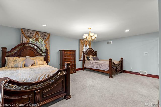 6318 Whitefield Street, Dearborn Heights, MI 48127