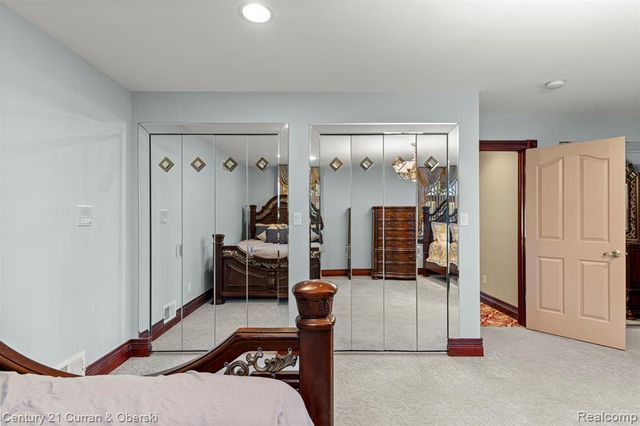6318 Whitefield Street, Dearborn Heights, MI 48127