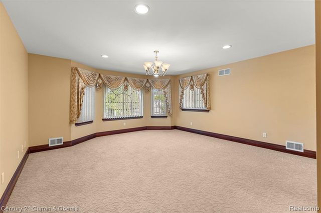 6318 Whitefield Street, Dearborn Heights, MI 48127