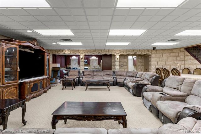 6318 Whitefield Street, Dearborn Heights, MI 48127
