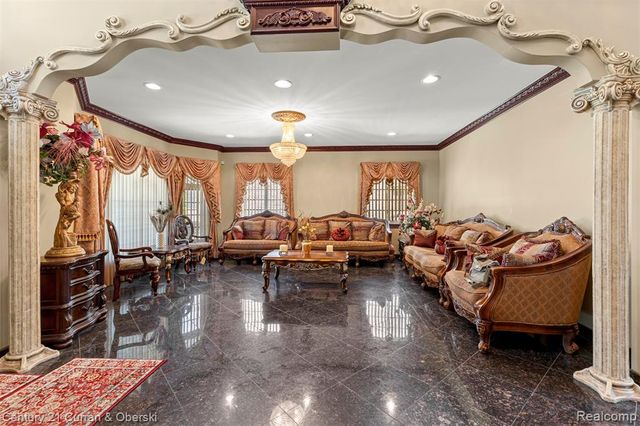 6318 Whitefield Street, Dearborn Heights, MI 48127