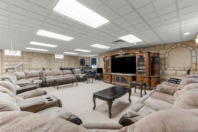6318 Whitefield Street, Dearborn Heights, MI 48127
