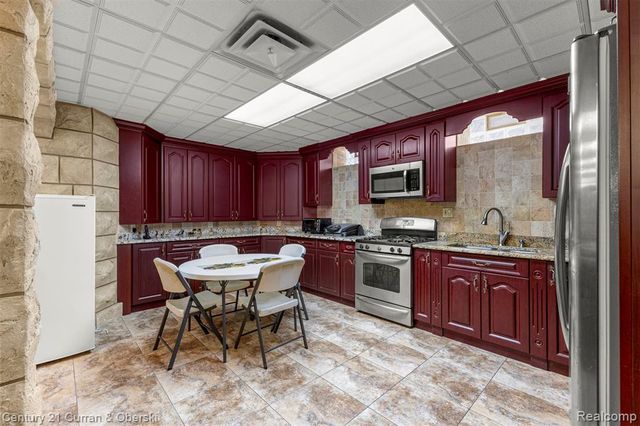 6318 Whitefield Street, Dearborn Heights, MI 48127