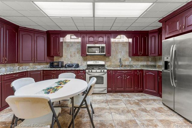 6318 Whitefield Street, Dearborn Heights, MI 48127