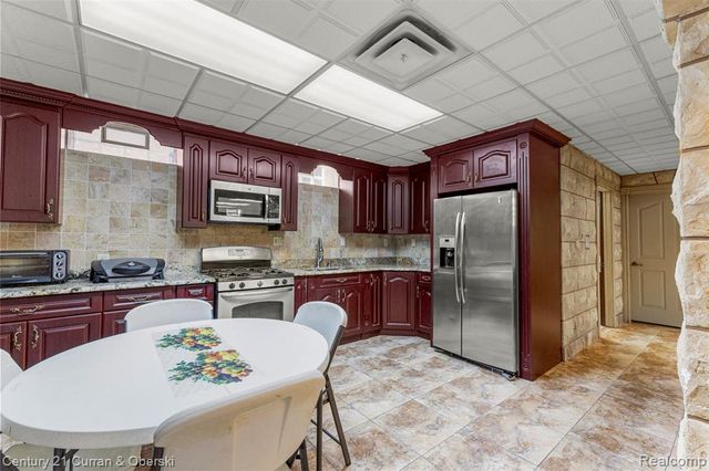 6318 Whitefield Street, Dearborn Heights, MI 48127