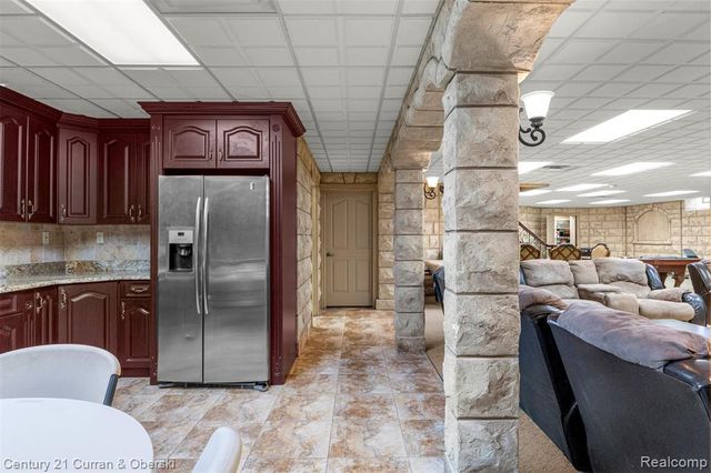 6318 Whitefield Street, Dearborn Heights, MI 48127