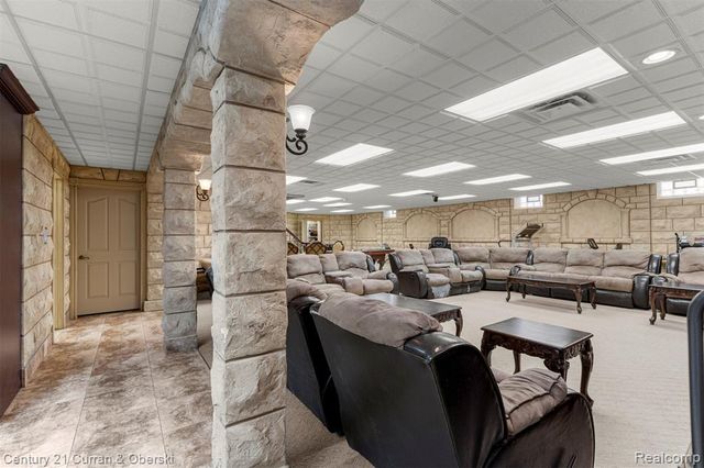 6318 Whitefield Street, Dearborn Heights, MI 48127