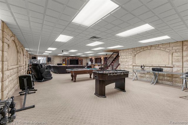 6318 Whitefield Street, Dearborn Heights, MI 48127