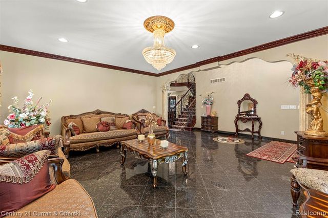 6318 Whitefield Street, Dearborn Heights, MI 48127