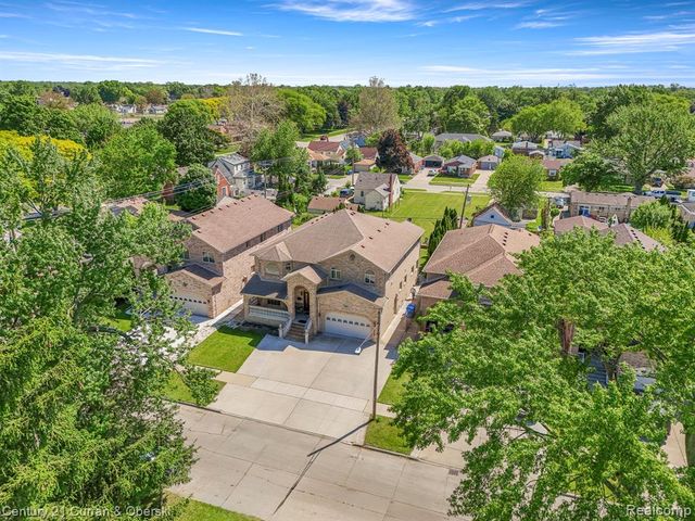 6318 Whitefield Street, Dearborn Heights, MI 48127