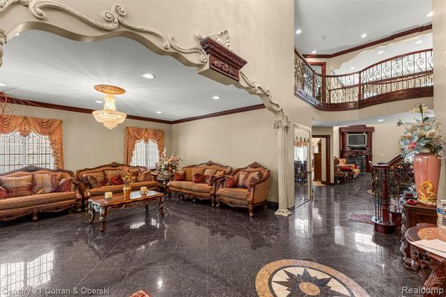 6318 Whitefield Street, Dearborn Heights, MI 48127