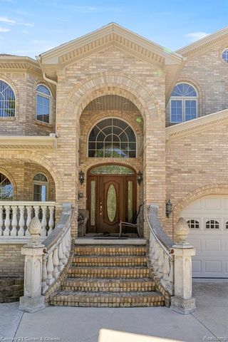 6318 Whitefield Street, Dearborn Heights, MI 48127