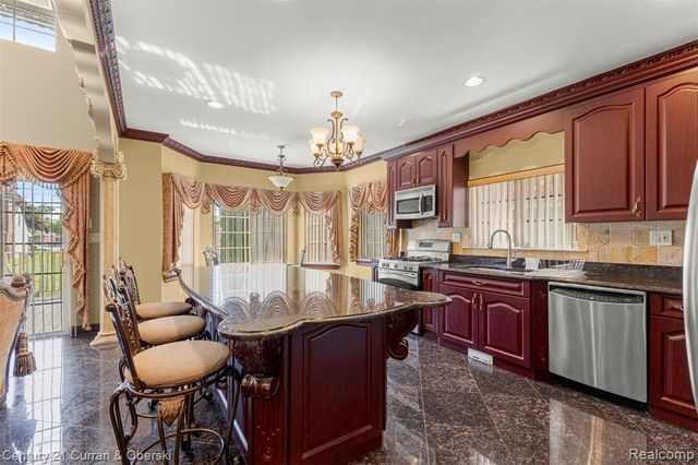 6318 Whitefield Street, Dearborn Heights, MI 48127