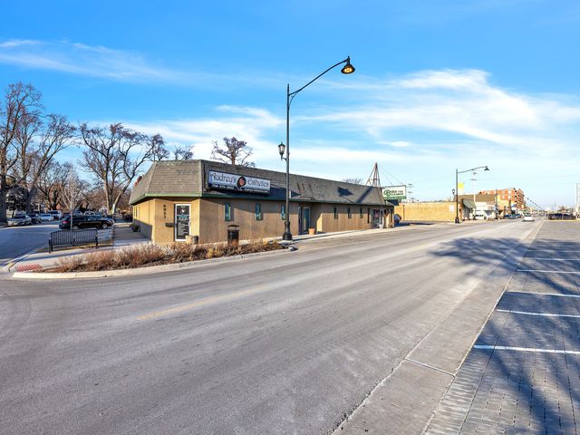 6915 Stanley Avenue, Berwyn, IL 60402