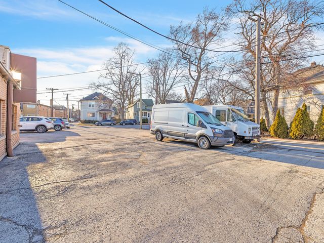 6915 Stanley Avenue, Berwyn, IL 60402