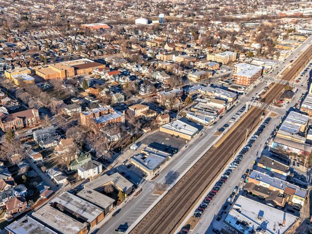 6915 Stanley Avenue, Berwyn, IL 60402