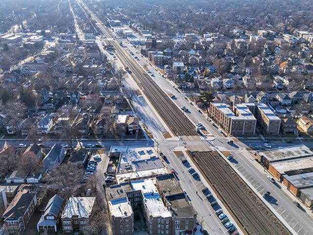 6915 Stanley Avenue, Berwyn, IL 60402