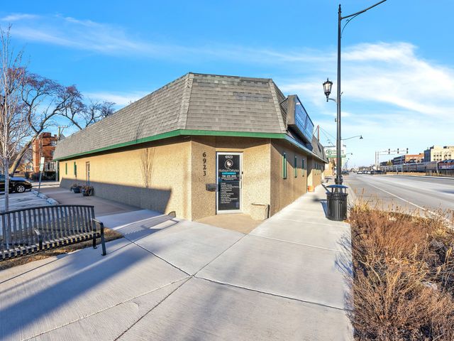 6915 Stanley Avenue, Berwyn, IL 60402