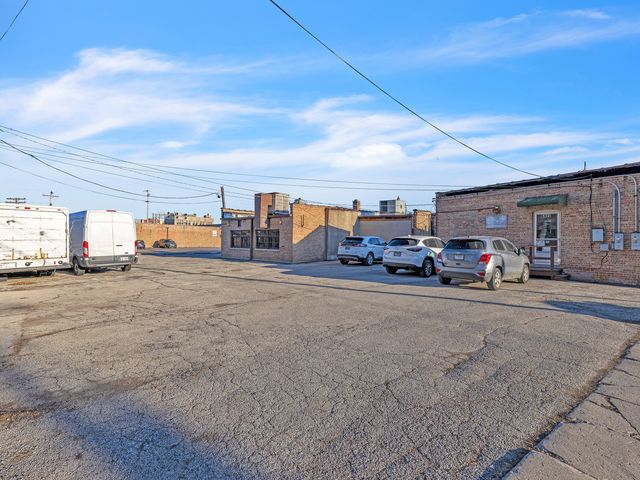 6915 Stanley Avenue, Berwyn, IL 60402