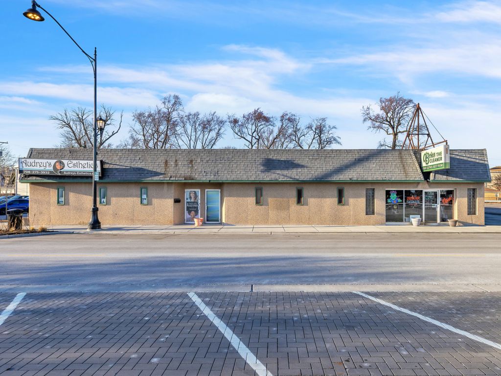 6915 Stanley Avenue, Berwyn, IL 60402