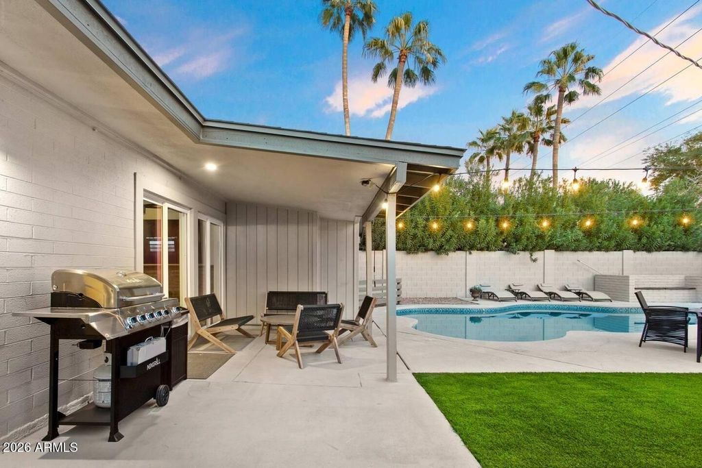 Image 10 of property listing at 6613 E VERNON Avenue, Scottsdale, AZ 85257