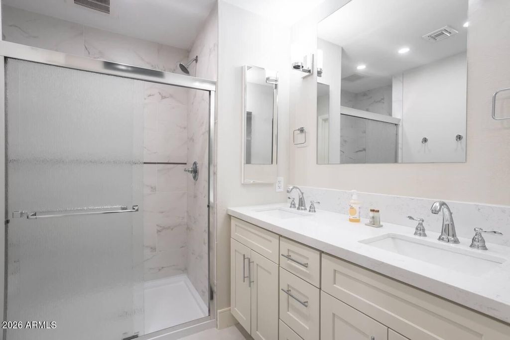 Image 17 of property listing at 6613 E VERNON Avenue, Scottsdale, AZ 85257