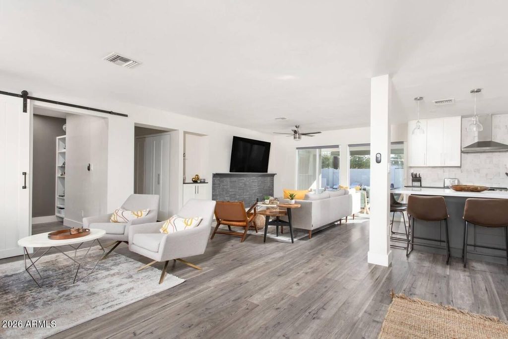 Image 9 of property listing at 6613 E VERNON Avenue, Scottsdale, AZ 85257