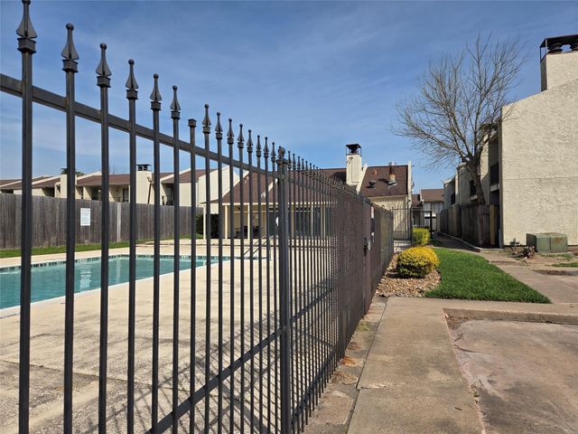10075 Westpark Drive 40, Houston, TX 77042