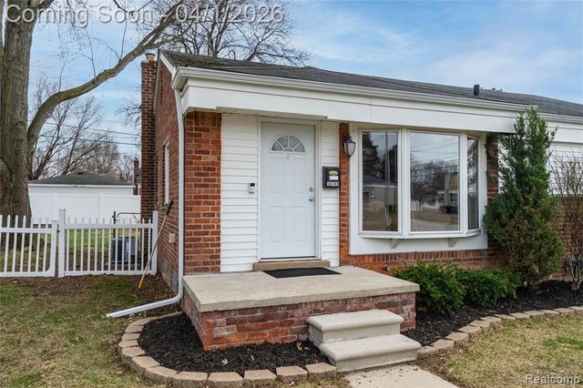 30789 Hathaway Street, Livonia, MI 48150