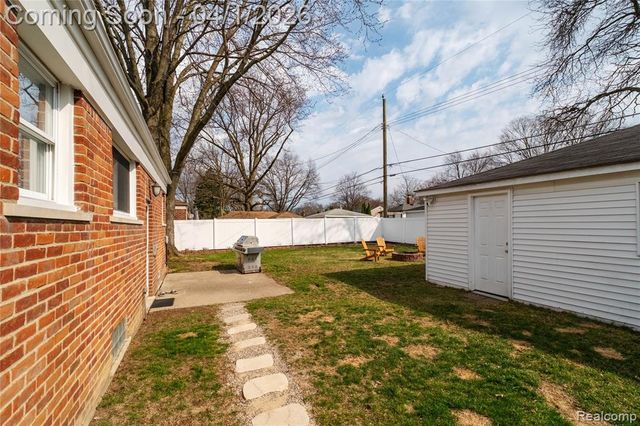 30789 Hathaway Street, Livonia, MI 48150