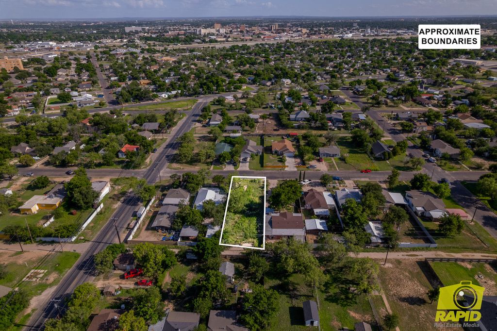 Image 13 of property listing at 722 E 17th Street, San Angelo, TX 76903