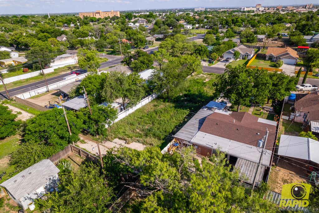 Image 14 of property listing at 722 E 17th Street, San Angelo, TX 76903