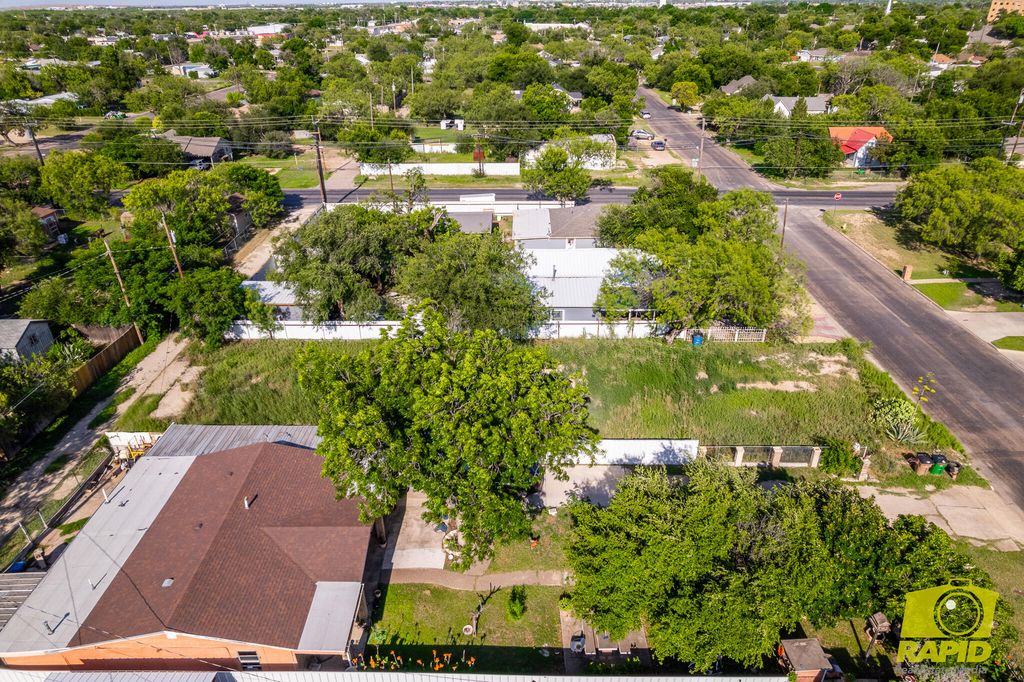Image 15 of property listing at 722 E 17th Street, San Angelo, TX 76903