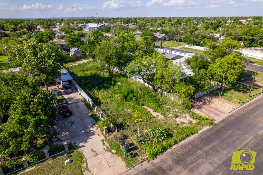 Image 2 of property listing at 722 E 17th Street, San Angelo, TX 76903
