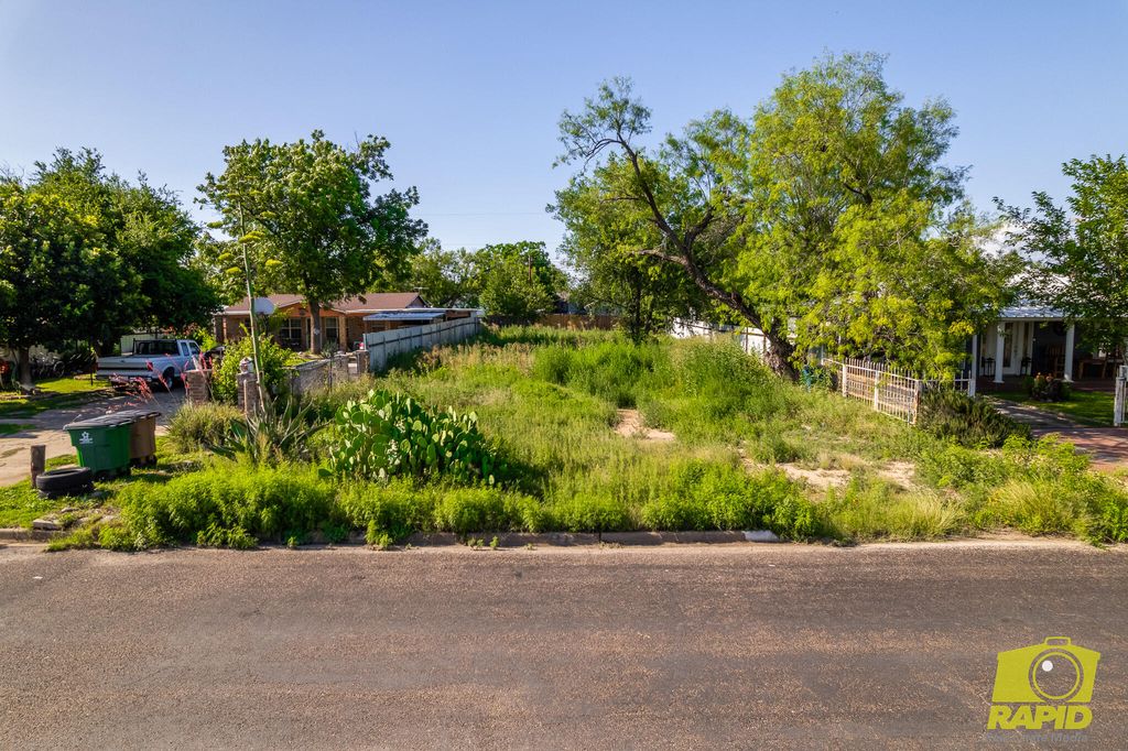 Image 4 of property listing at 722 E 17th Street, San Angelo, TX 76903